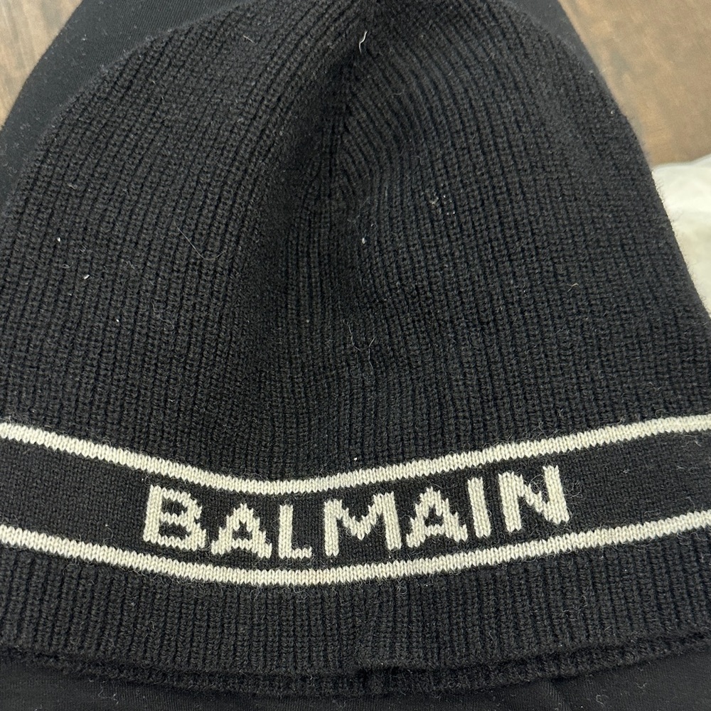 Balmain Black and White Knit Beanie barely worn like new!!